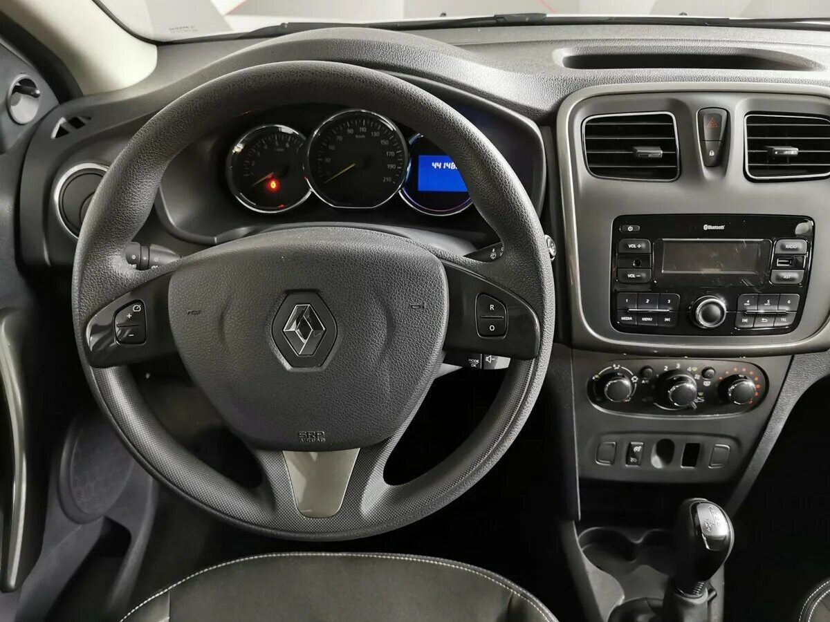 Renault логан 2017. рено логан серебристый 2017 года. 6 at. рено логан 2 синий. рено логан 2 новый цвет.