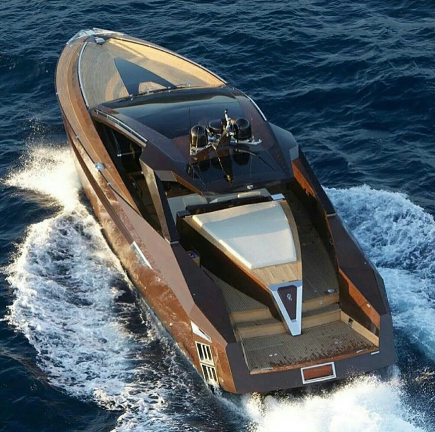 Роскошная лодка. Тримаран earthrace. Riva 56. Riva 88 yacht 2021. Яхта ferretti.