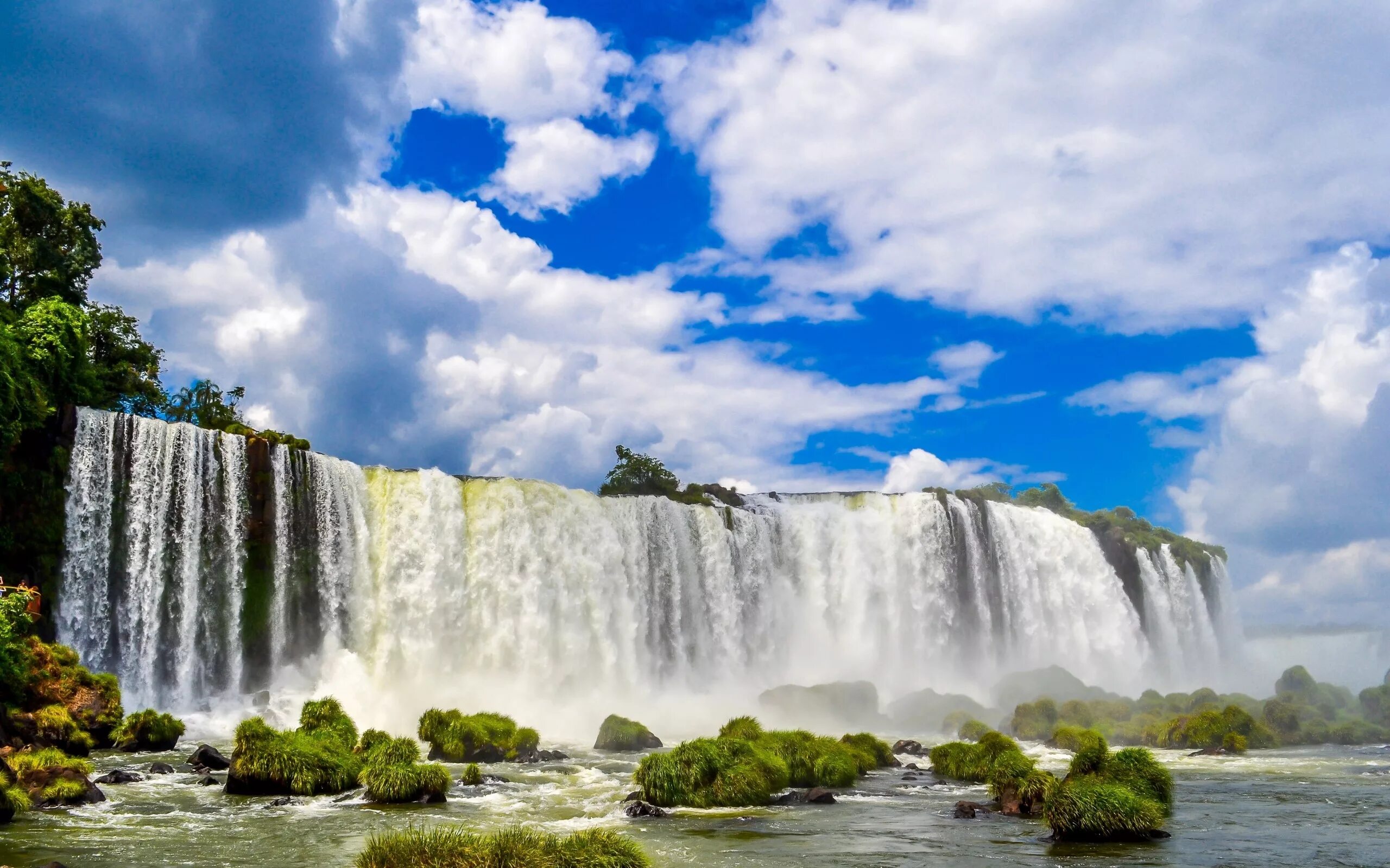 Водопад Игуасу. Водопады Игуасу Аргентина Бразилия. Водопады Игуасу 2560. Водопад Игуасу панорама. Водопад картинка на рабочий стол