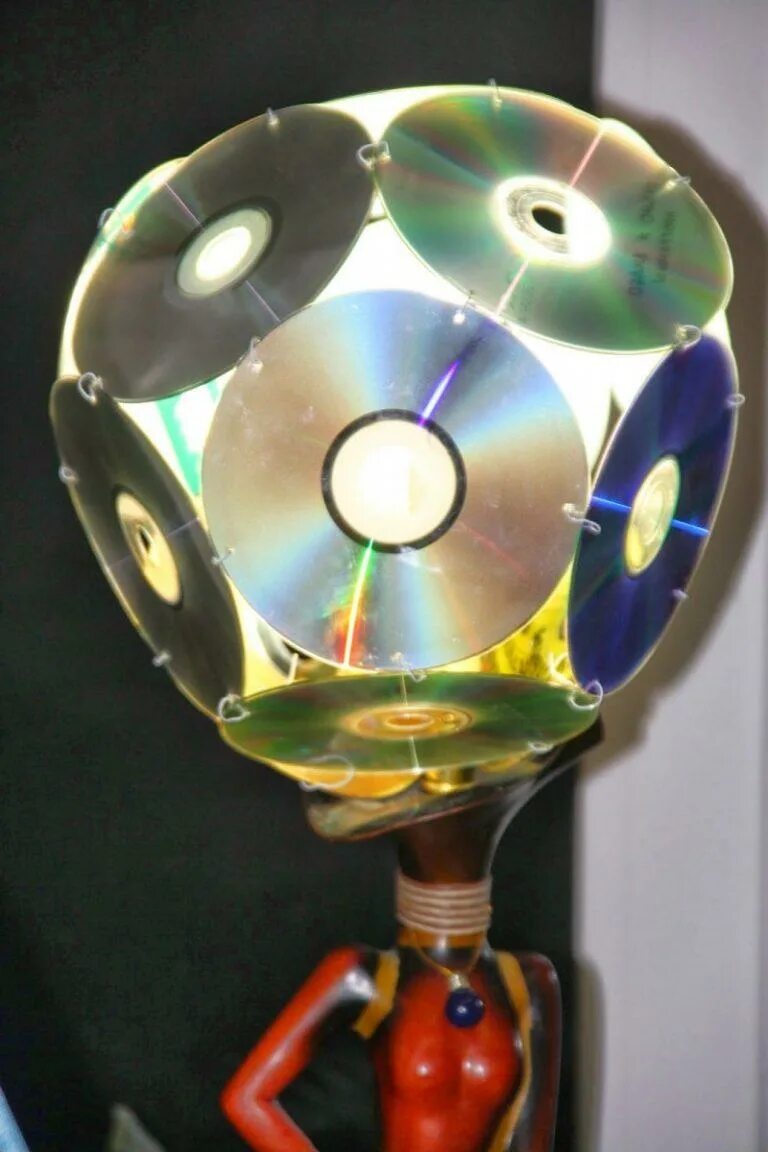 шкатулка из сд дисков. мозаика из сд дисков. украшение интерьера из дисков. поделки из компакт дисков. украшения из дисков.