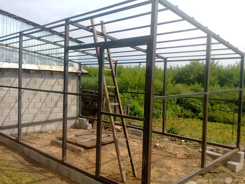 Сваренный гараж из профтрубы