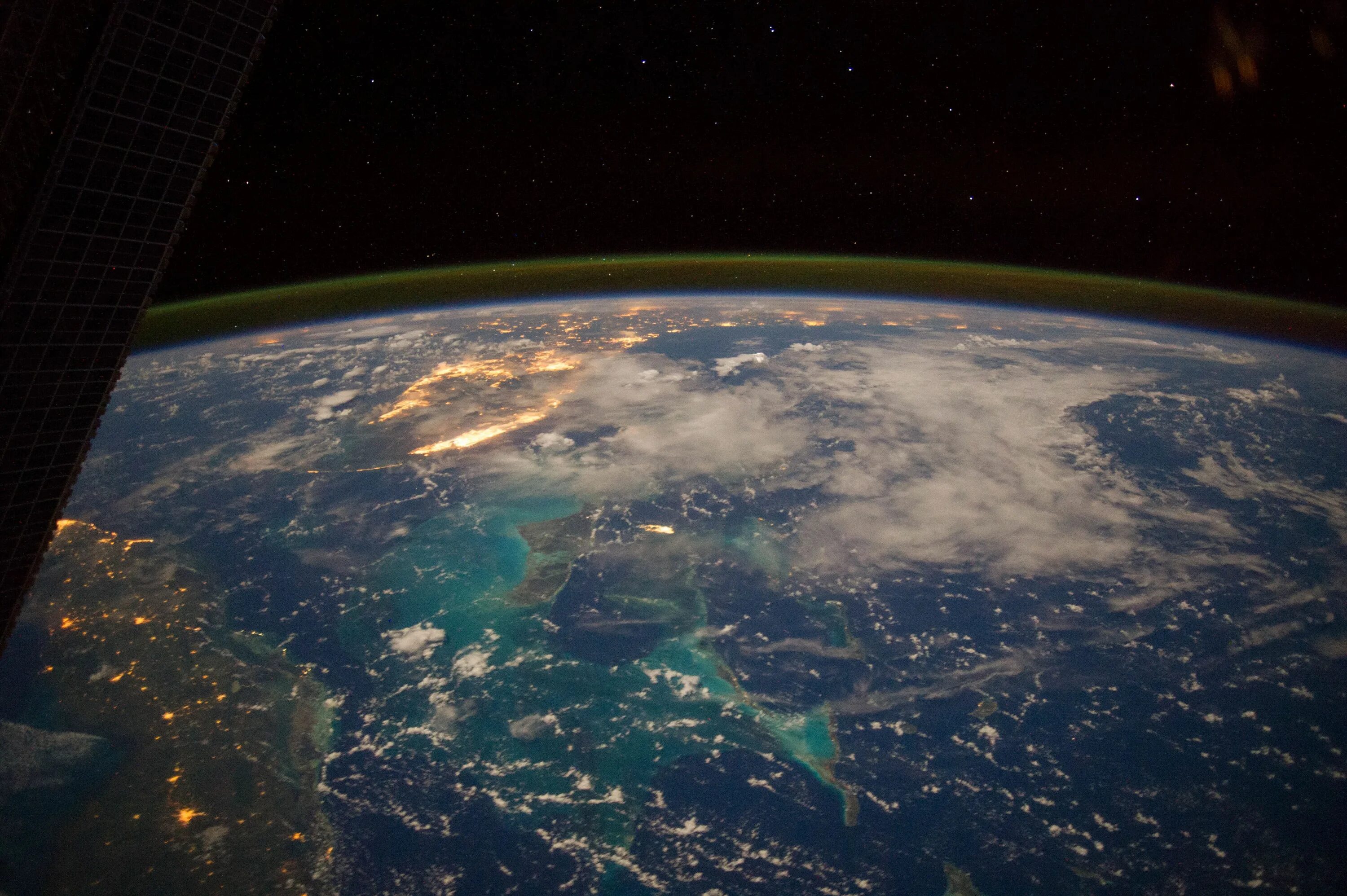 Космоса и именно им. О земле и космосе. Планета земля вид из космоса. Снимок земли из космоса. Реальные снимки земли из космоса.