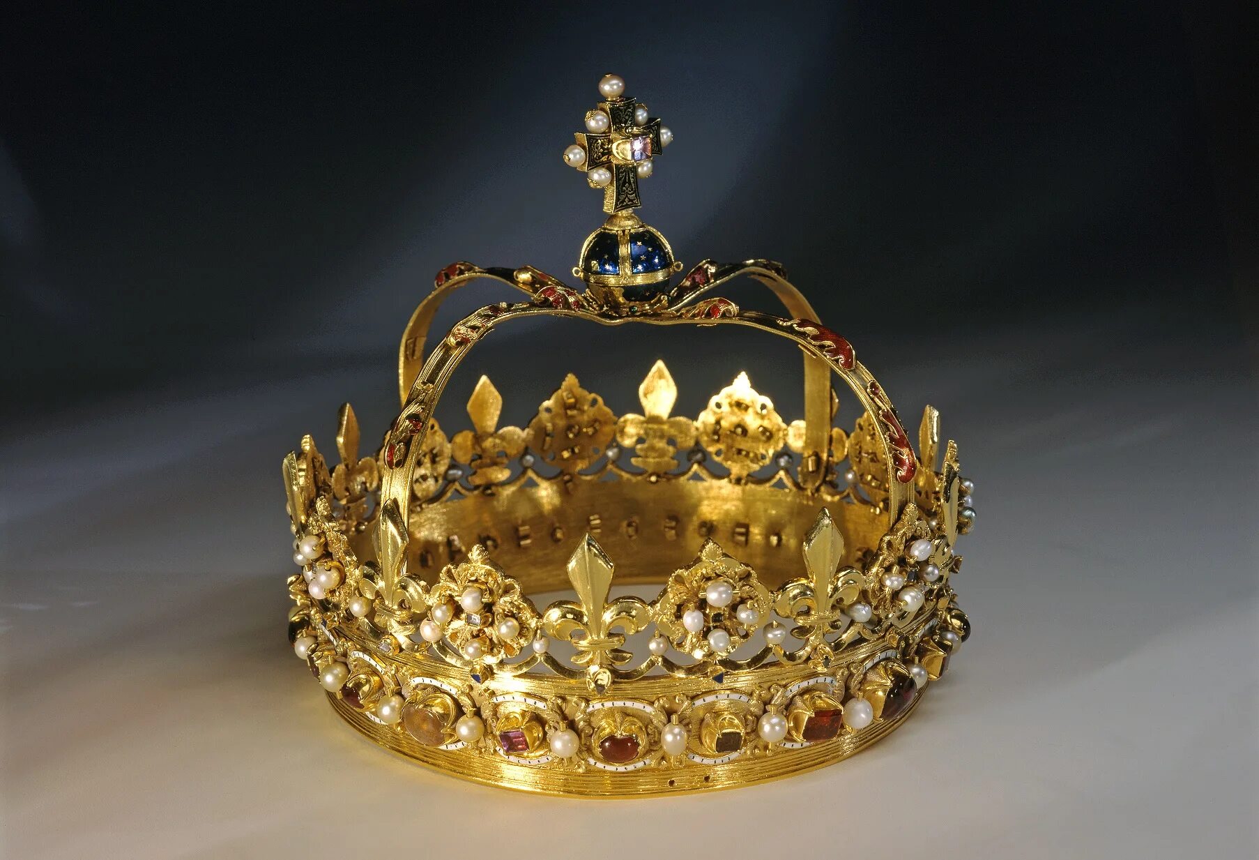 Корона 5 лет. Crown Jewels (драгоценности короны). Византийская корона камилавка. Прусская Королевская корона. Корона короля Шотландии.