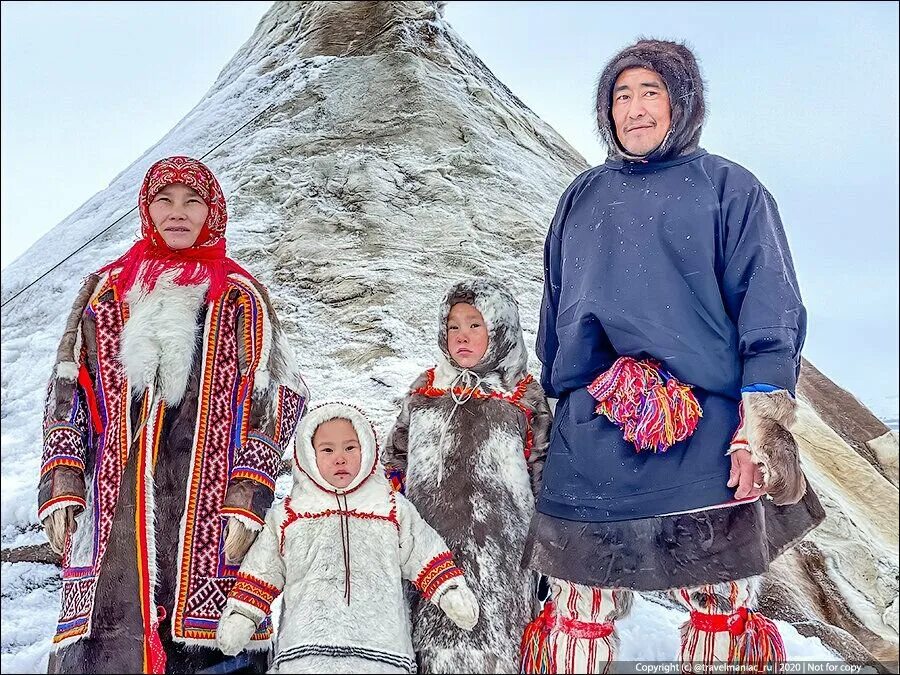 Народ европейского севера ненцы. Малица у саамов. Малица ненцев. Малица манси. Ненецкий национальный костюм Малица.