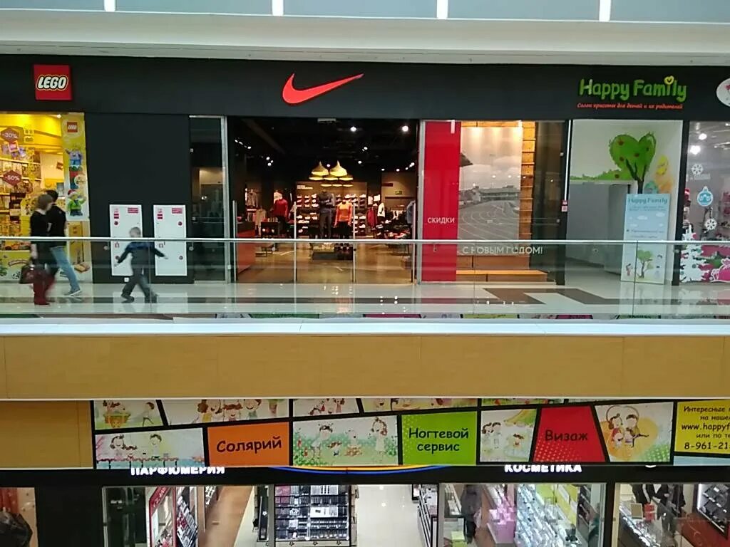 Магазин найк в Тюмени. Магазин Nike Тюмень. ТЦ Кристалл Тюмень. Тюмень ТЦ Кристалл магазин найк.