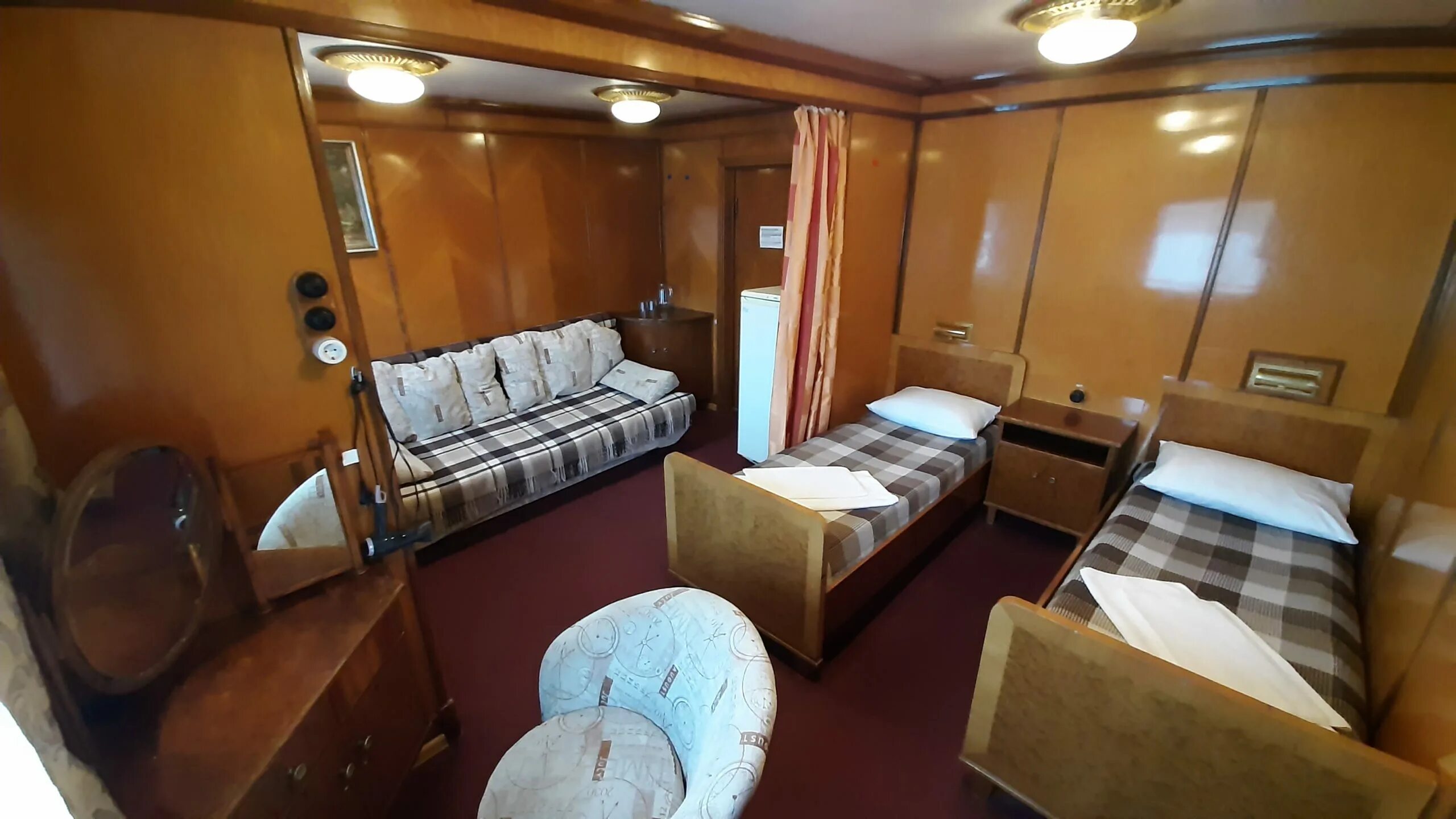 теплоход кутузов каюты. кутузов теплоход 2024. теплоход михаил кутузов чайковский. михаил кутузов теплоход ярославль. теплоход михаил кутузов каюты.