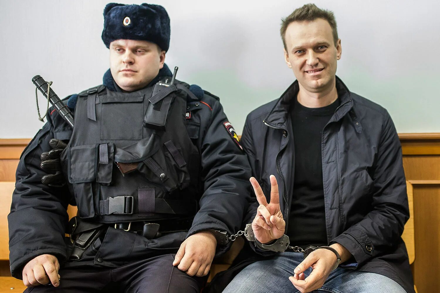 Полицейская форма. Полицейский в полный рост. Женщина полицейский. Полицейский в полный рост. Полиция в полный рост.