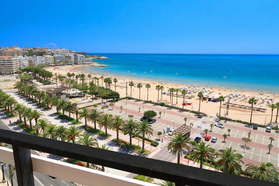 Costa dorada испания. Пляж салоу испания. Салоу испания. Солоу курорт испания. Коста дорада салоу.