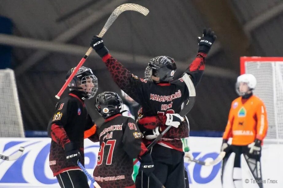 Егор родионов омские ястребы. Хк нефтяник 2009. Хк нефтяник 2007. Бойцовский клуб ирбис альметьевск. Нефтяник 2008 альметьевск.