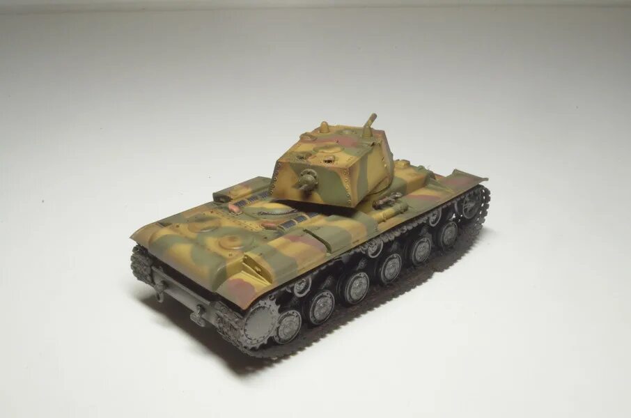 Кв-1 чтз обр 1942 г. Кв 1 камуфляж. Кв 1 в зимнем камуфляже. Кв 1 обр 1942. Модель танка кв-1.