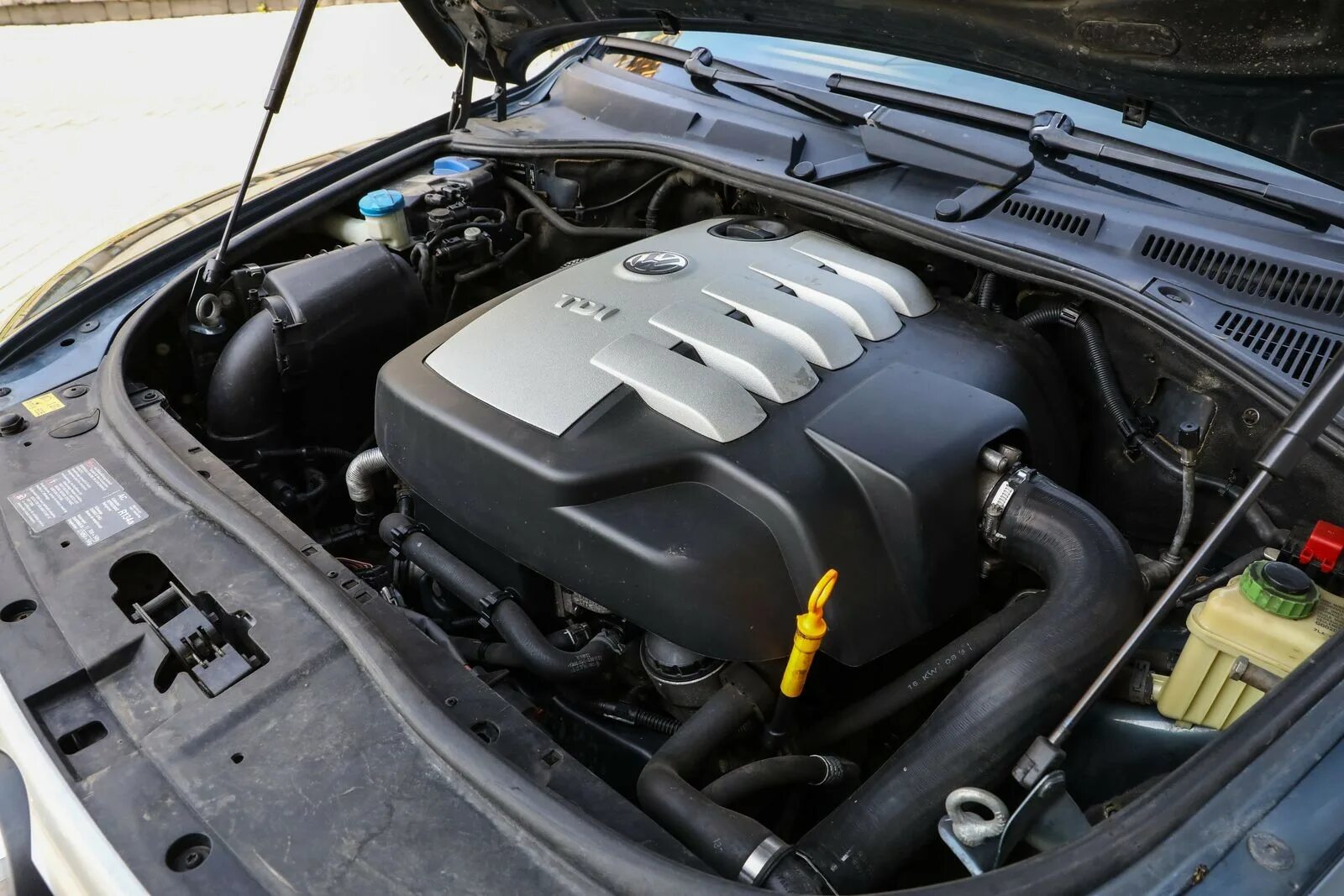 Туарег 4.2 бензин мотор. Лучший дизельный мотор на Touareg 1 поколения. С каким мотором лучше брать Туарег первого поколения. Какие моторы стоят в туареге первое поколение Рестайлинг.