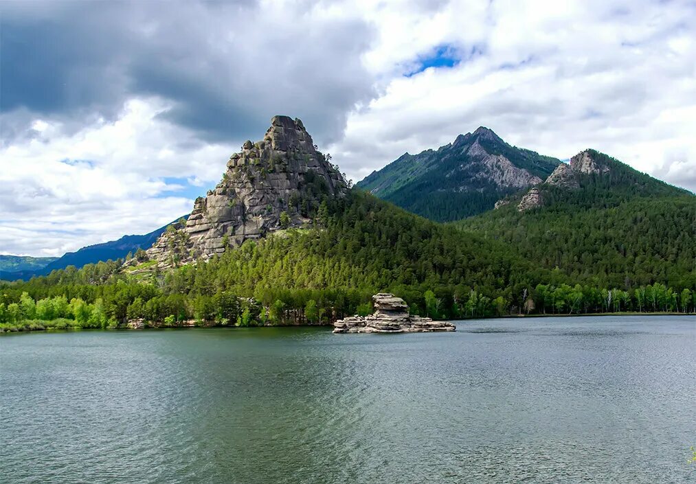 Щучье боровое казахстан. Озеро большое чебачье боровое. Бурабай 2022 казахстан боровое. Гора болектау боровое. Курортная зона боровое (бурабай).