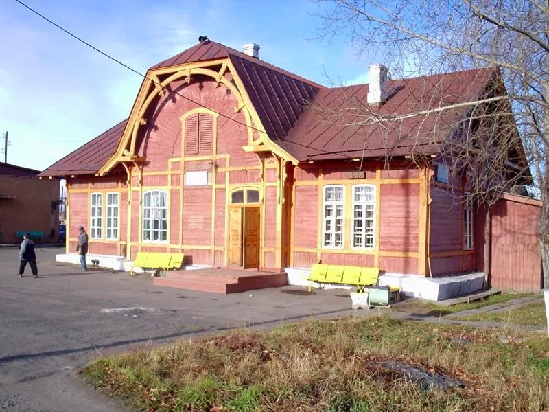 Железнодорожный вокзал верхняя тура. Станция верхняя Свердловская область. Старый Железнодорожный вокзал в Свердловской области. Станция верхняя верхняя тура.