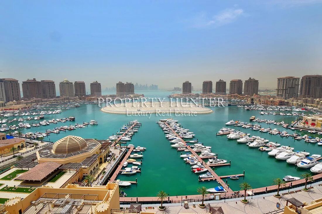 Доха вылет. Табло доха аэропорт. Катар аэропорт хамад оазис. Qatar airways вылета. Доха старинный храм на карте.