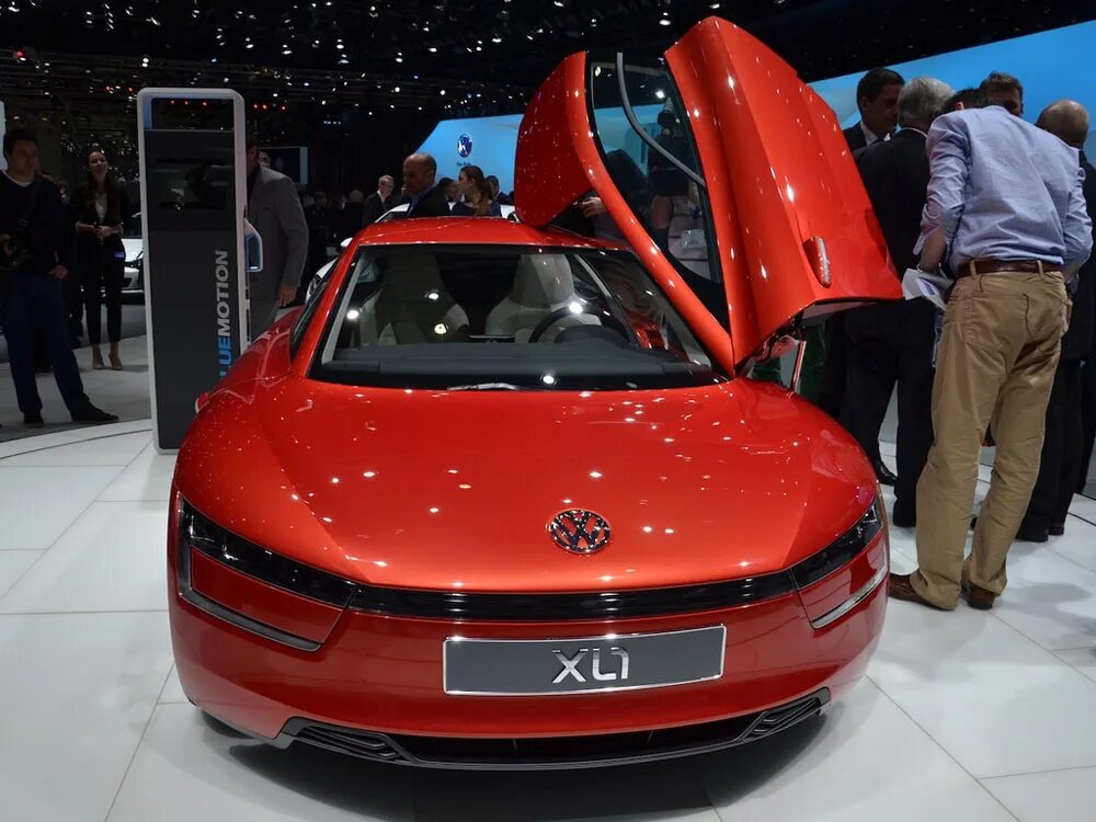 1 автомобиль фольксваген. Фольксваген xl1. Рекордный Volkswagen xl1. Новый Volkswagen. Самый дорогой Фольксваген.