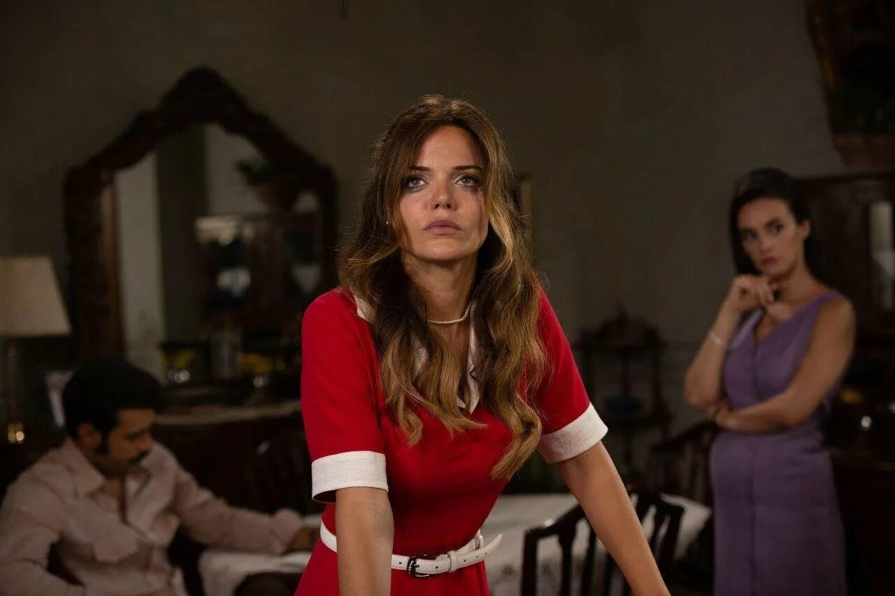 Однажды в чукурова 2018 2022. Зулейха из однажды в чукурова. Четин из однажды в чукурова. Однажды в чукурова зулейха. Однажды в чукурова 2018 2022.