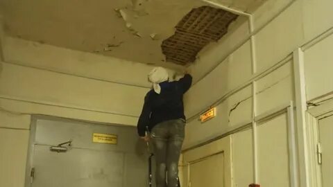 На станции арбатская обвалилась штукатурка и появился