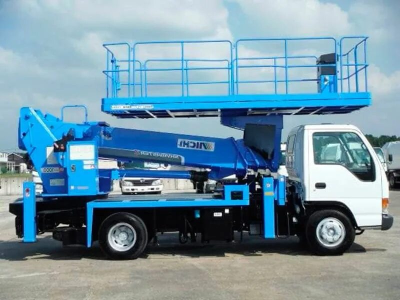 Автовышка isuzu elf агп 15 метров. Aichi tz15a. Автовышка площадка. Автовышка isuzu 17 метра телескопическая. Автовышка с платформой 2х4 тадано 300s.