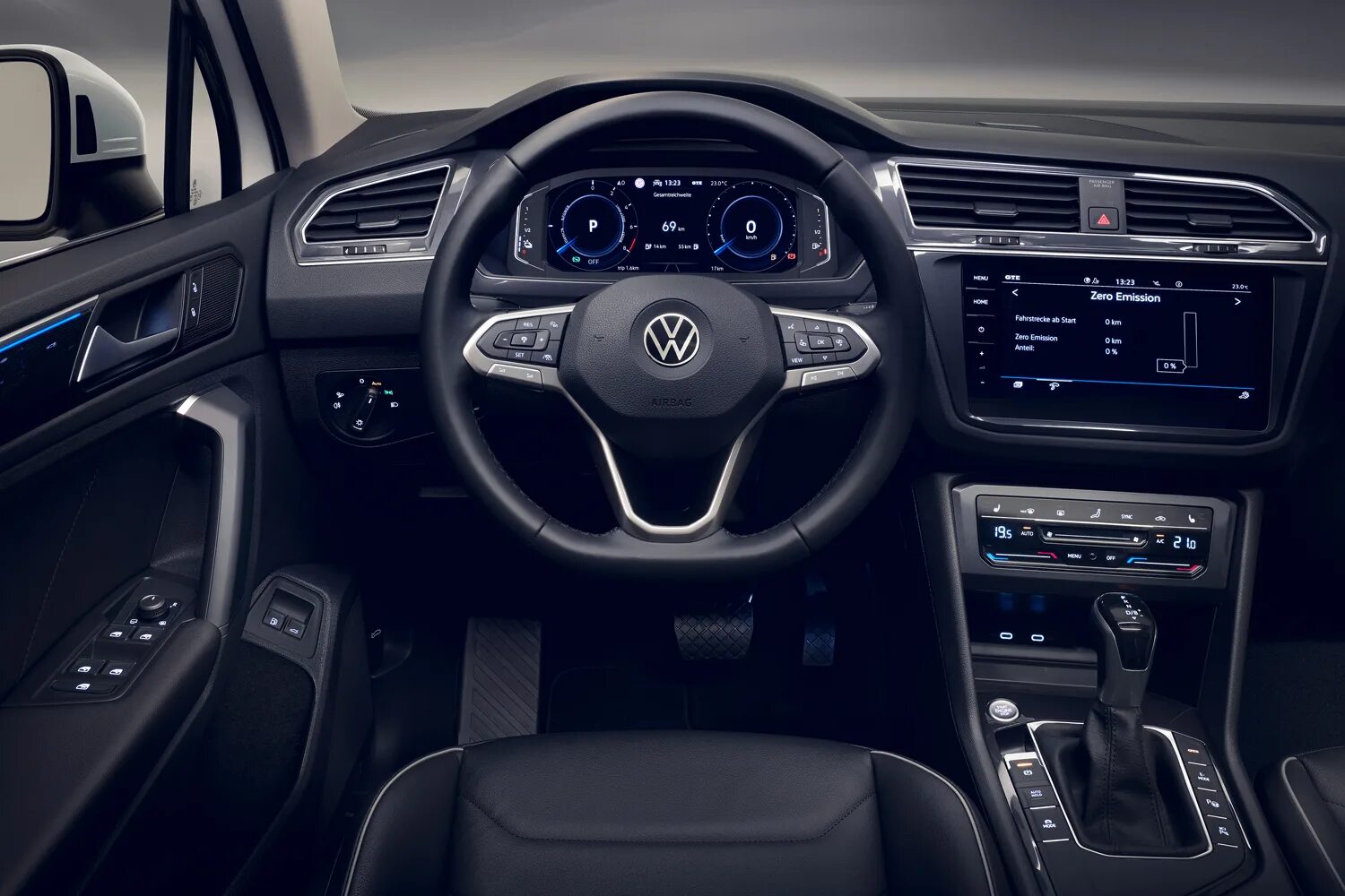 Volkswagen tiguan салон. Фольксваген Тигуан 2021 салон. Volkswagen Tiguan 2021 салон. Volkswagen Tiguan 2021 Interior. Фольксваген Тигуан интерьер 2021.