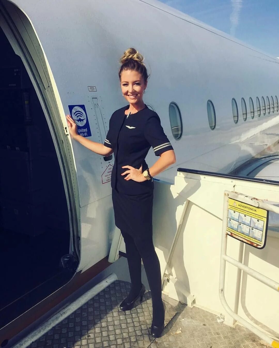 Бортпроводник пермь. United airlines бортпроводники.