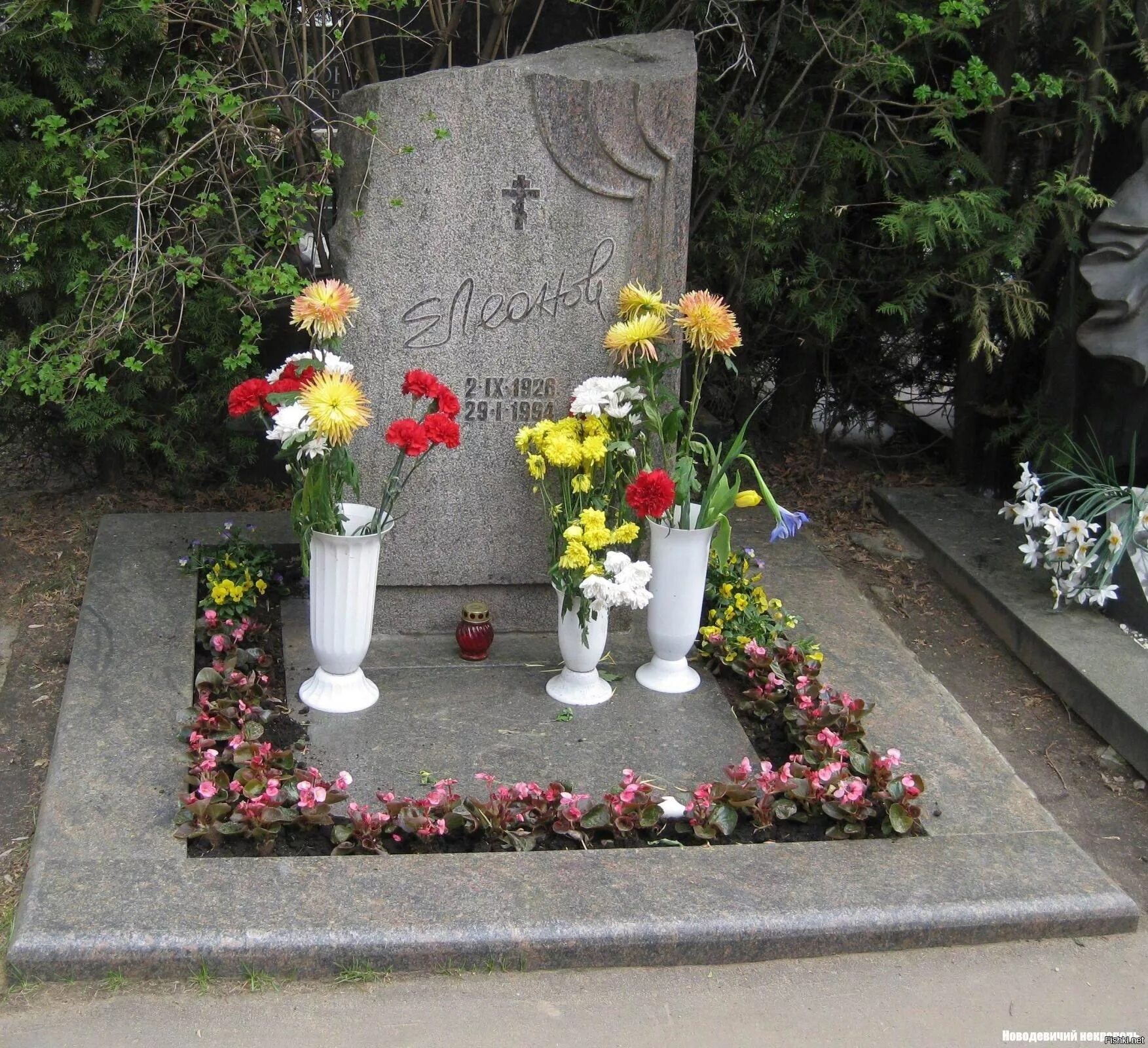 Леонов где похоронили. Могила Леонова на Новодевичьем кладбище.