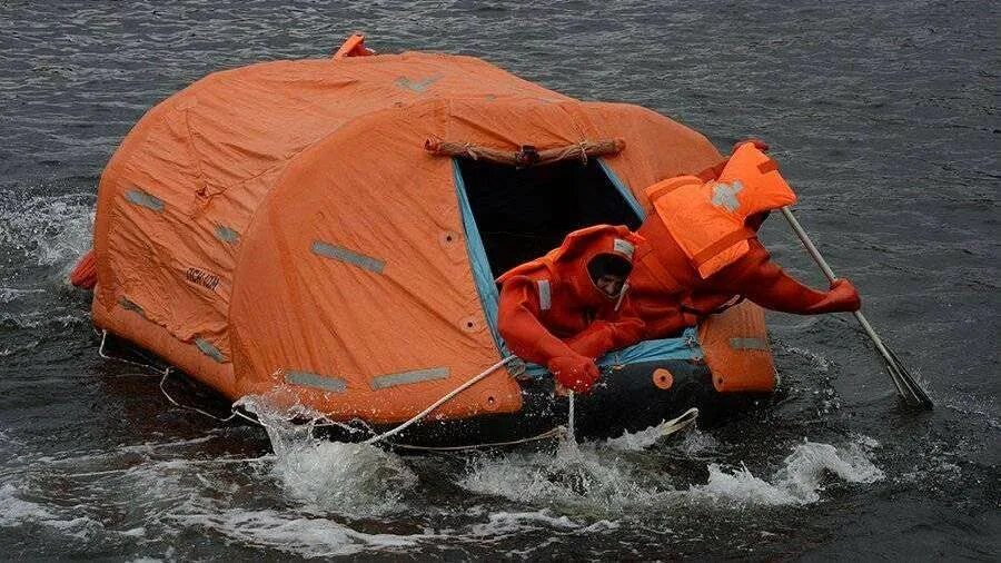 Спасательный плот на воде. Спасательный плот ПСН-10. Морской спасательный плот ПСН-12мк. ПСМ 10 спасательный плот. Спасательный плот ПСН-10 М.