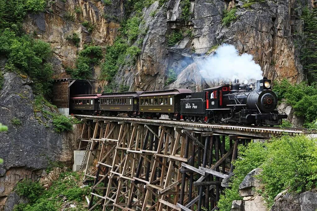 World most dangerous. White Pass and Yukon Railway. Исторический маршрут White Pass and Yukon Route. Земмерингская железная дорога. Железная дорога в горах.