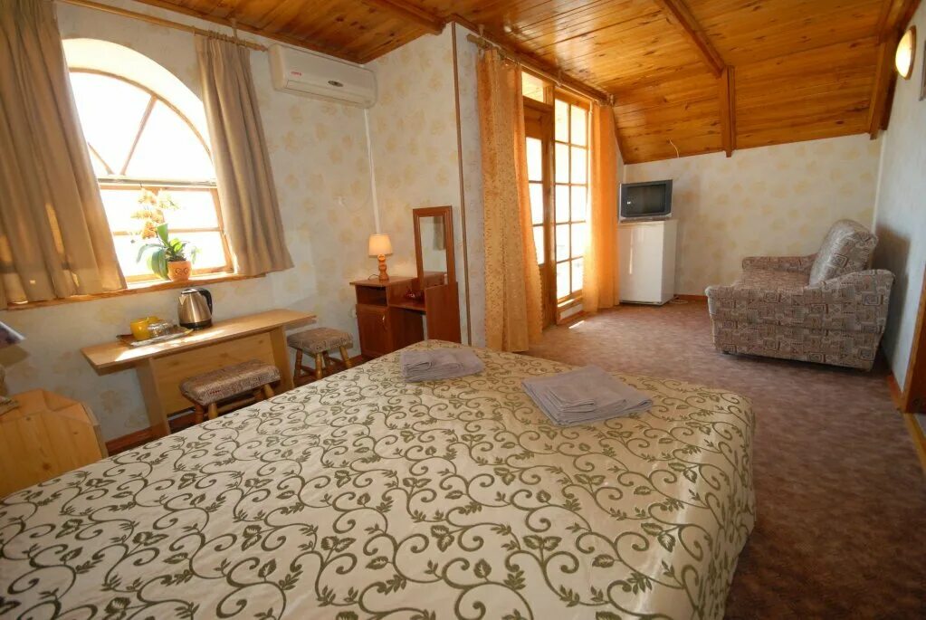 ленина 219 адлер отель блэк. отель черный кот. отель черный кот. Gerberg house печоры. черный кот в гостинице.