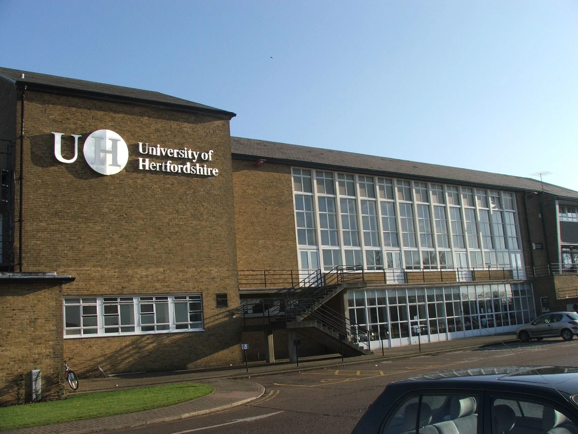 Экономика хартфордшира. Универсальный университет (university of hertfordshire). Хартфордшир англия. University of hertfordshire. University of hertfordshire.