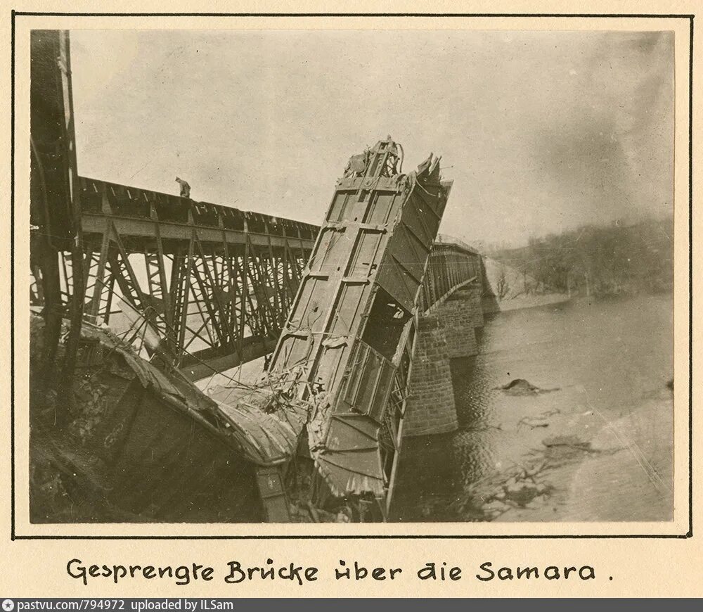 чп на мосту крым. разрушенный бетонный мост. взорвался мост в луганске. диверсия на мосту. подрыв опоры моста.