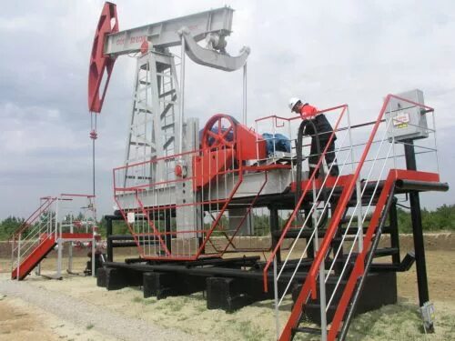 Оператор по добыче нефти 4 разряда. Лукойл оператор по добыче. оператор по добыче нефти и газа. оператор днг обязанности. волгограднефтегаз фото.