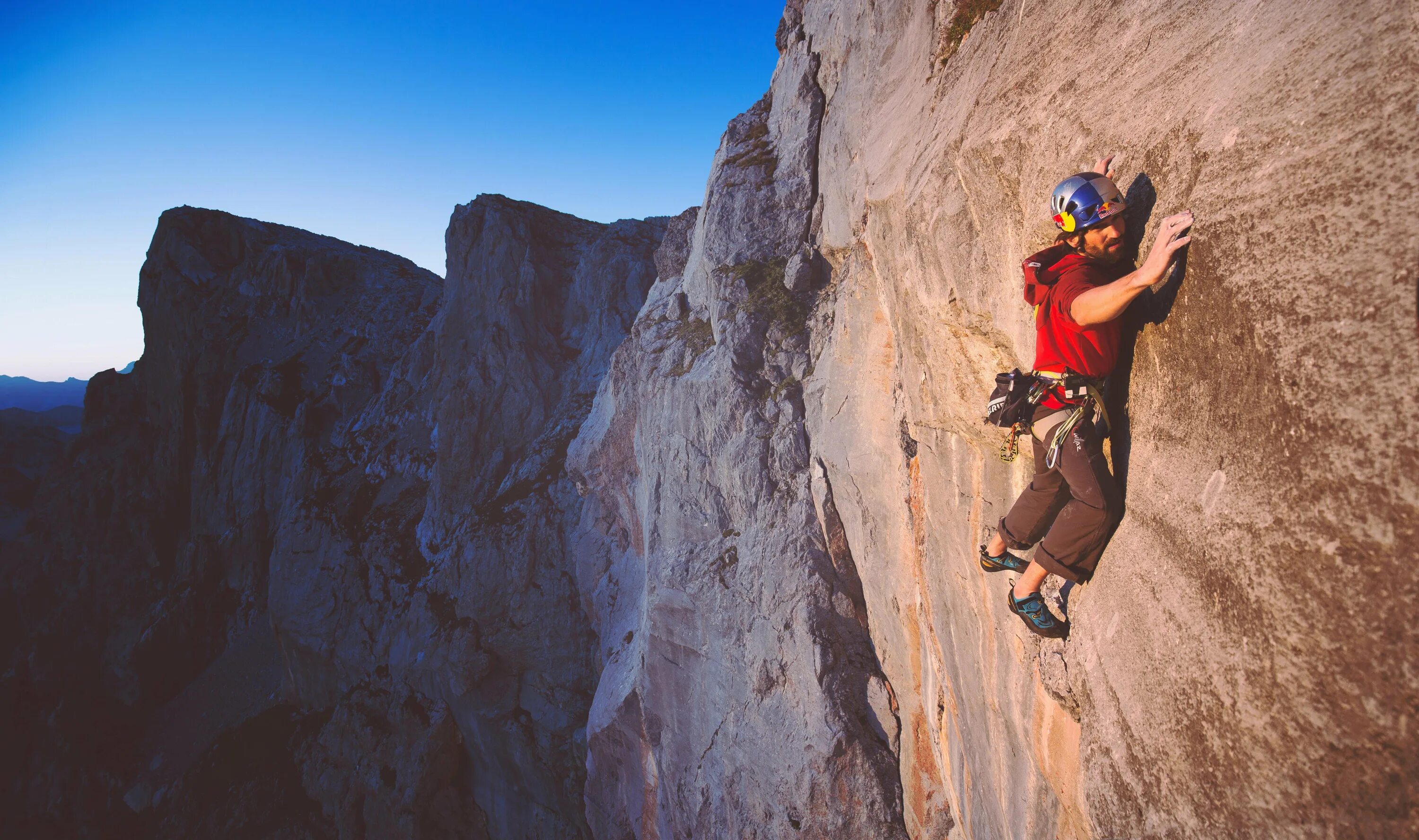 He is going to climb. Скалолазание/альпинизм (summit/rock climbing). скалолазание в горах. альпинист на горе. скалолаз на скале.