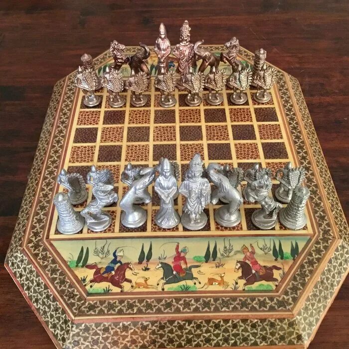 Шахматы в древности. Древние шахматы чатуранга. Древнеиндийские шахматы чатуранга. Древние Индийцы чатуранга. Чатуранга персидские шахматы.
