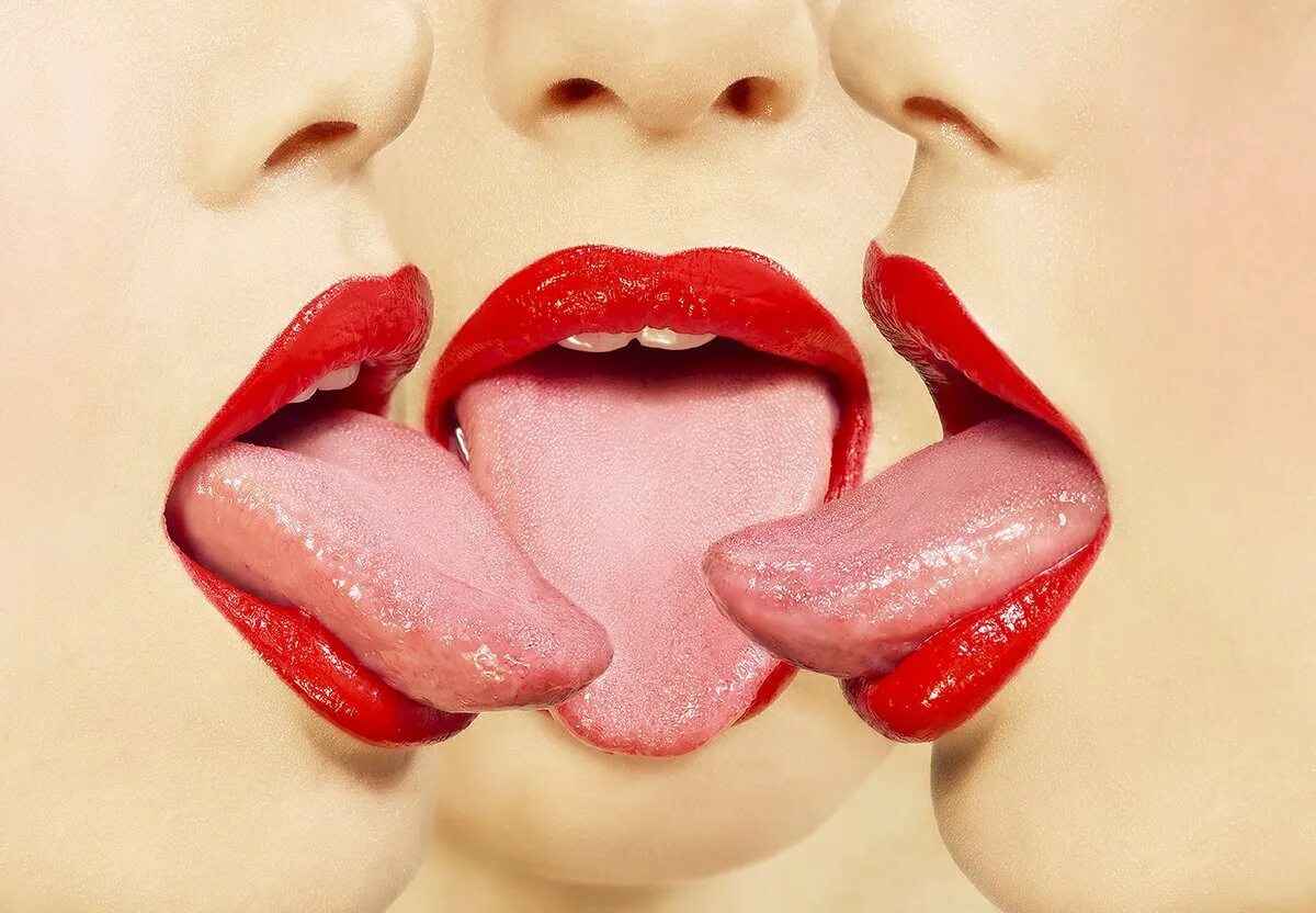 Головку поцелую. Женские губы. Губы с языком. Женский поцелуй. Губки с языком.