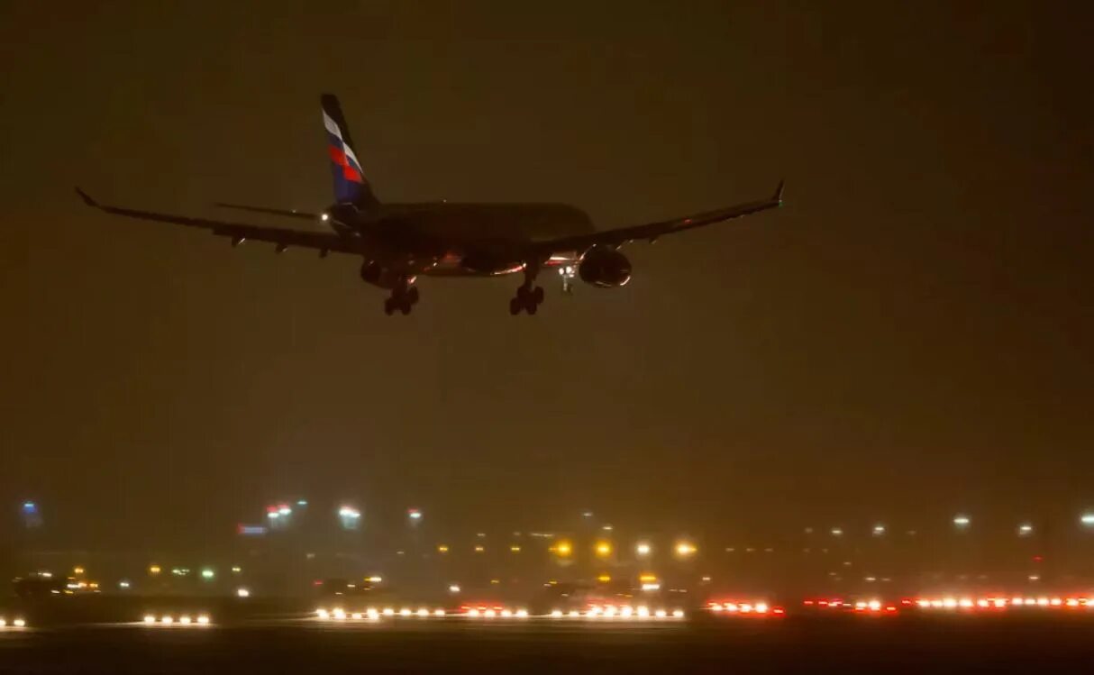 шереметьево летают самолеты. шереметьево летают самолеты. боинг 777 в пулково. аэропорт шереметьево направления полетов. аэродром домодедово.