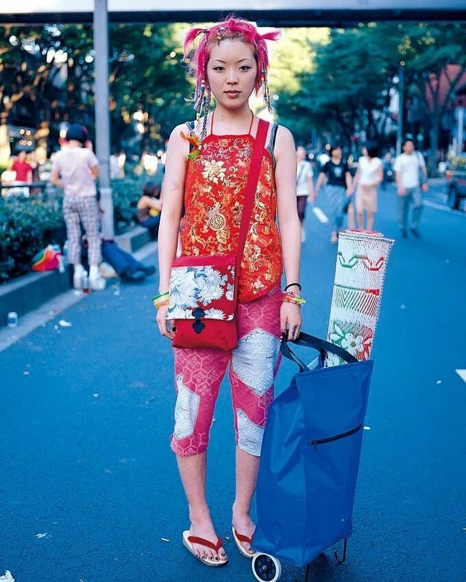 Направление в японской моде 1990. Фрутс Харадзюку. Фрутс стиль Харадзюку. Fruits Харадзюку. Японская субкультура Фрутс (стиль Харадзюку).