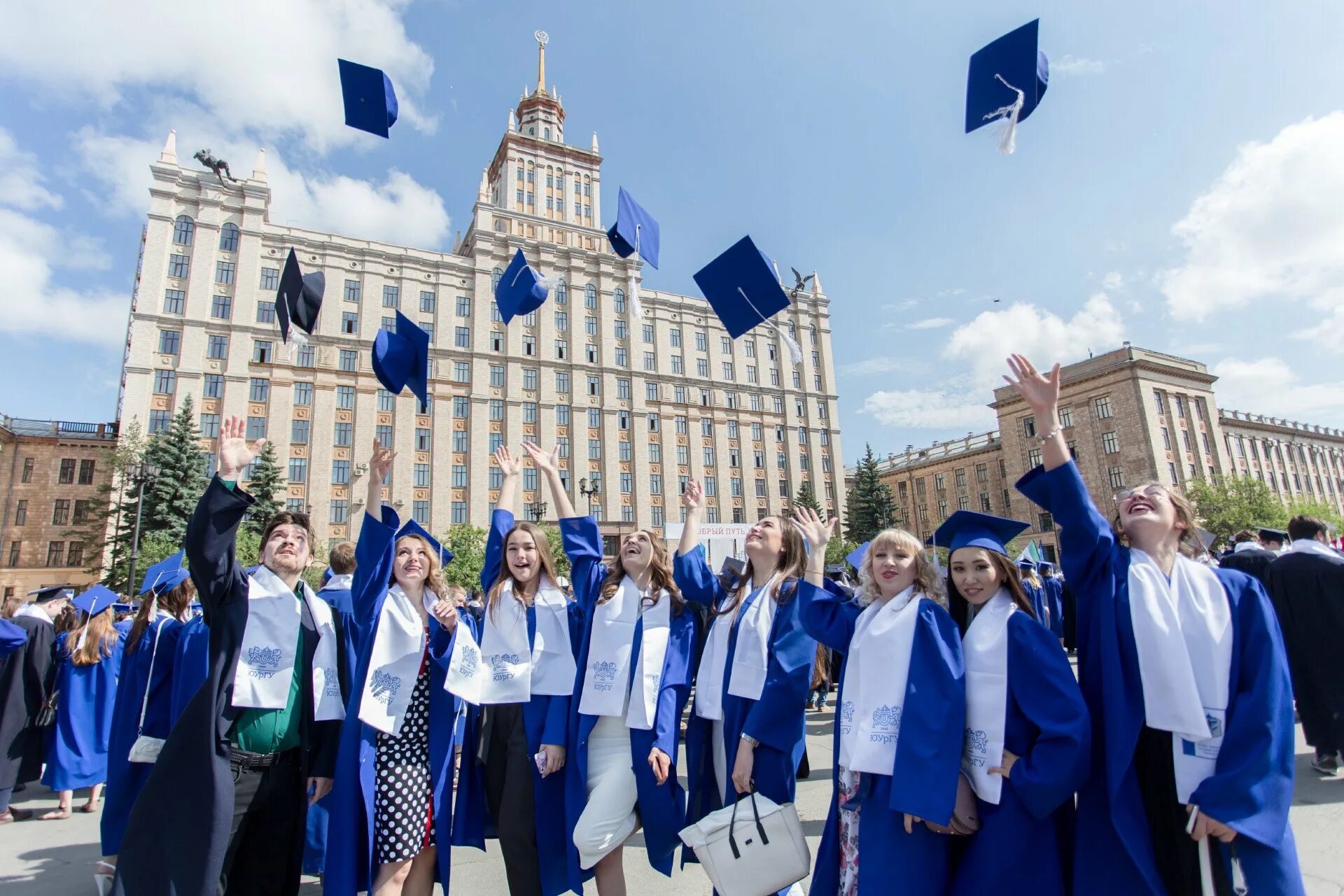 Университет ЮУРГУ Челябинск. Мантия выпускника ЮУРГУ. Выпускники ЮУРГУ Челябинск. Выпускники российских вузов.