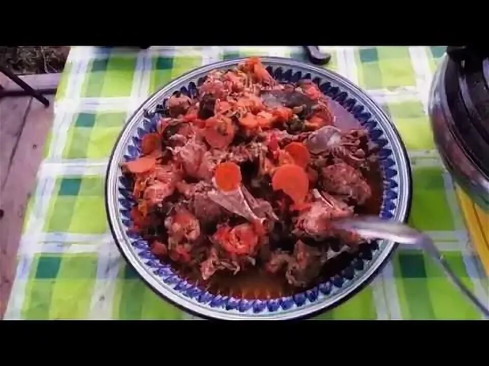 Кролик в афганском казане. Кролик с овощами в казане. Кролик тушёный афганском казане. Афганский казан с овощами.