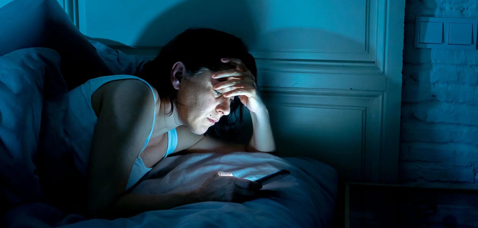 Люди страдающие бессонницей. Нарушение сна. Люди страдающие бессонницей. Спящие глаза. Спящий человек.