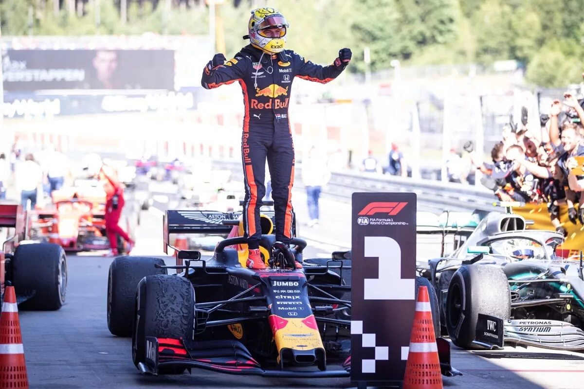 Формула 1 е. Макс Ферстаппен ред Булл. Формула 1 Макс Ферстаппен. F1 Red bull Max Verstappen. Макс Ферстаппен гонка.