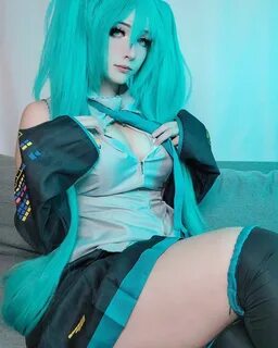 Miku Hatsune by Skyexsummers - r/cosplaygirls.