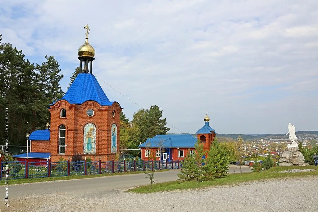 Храм михайловск. Храм города Михайловск Свердловской области. Михайловск Свердловская область храм Архангела Михаила. Город Михайловск Свердловская область Нижнесергинский район. Храм Архангела Михаила город Михайловск.