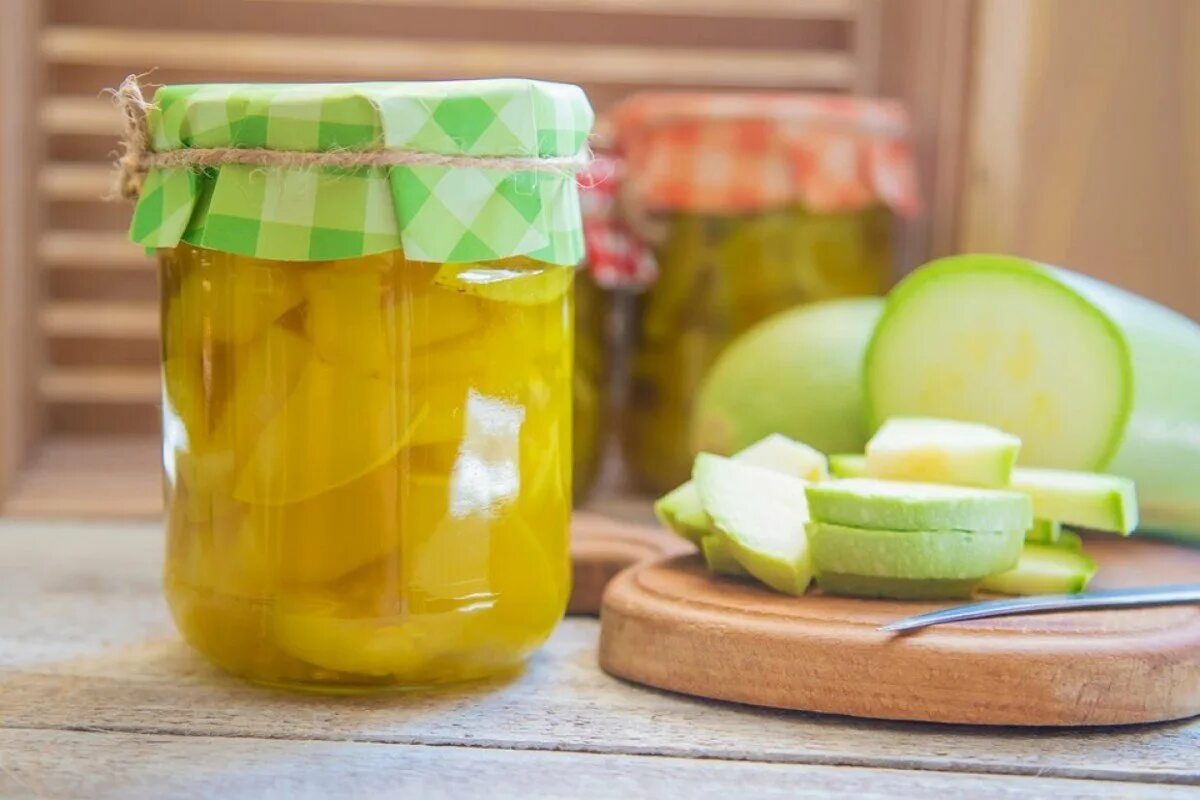 Желтые закатки. Кабачки на зиму. Компот из кабачка. Компот алыча с кабачками. Тертые кабачки на сковороде.