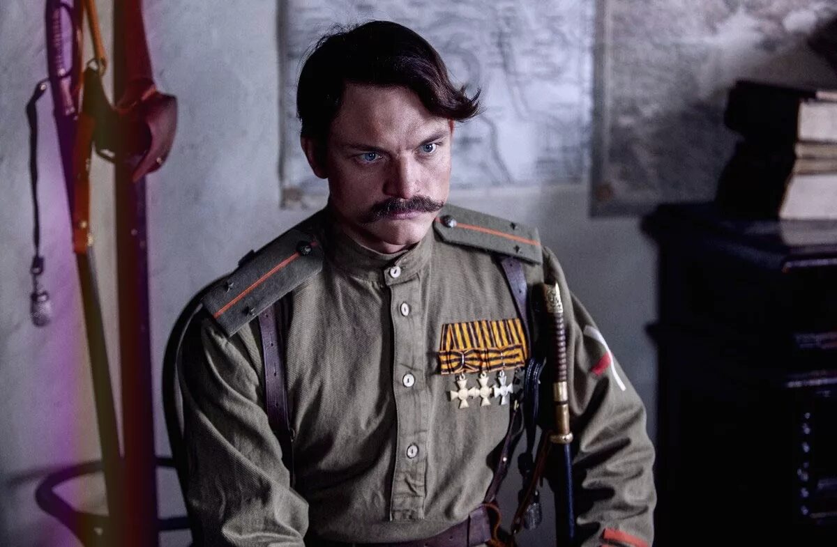 Аксинья астахова тихий дон 2015. Евгений дятлов в сериале черный ворон. Черный ворон друг залетный. Чёрный ворон друг залётный. Аксинья тихий дон 2015 полина чернышова.