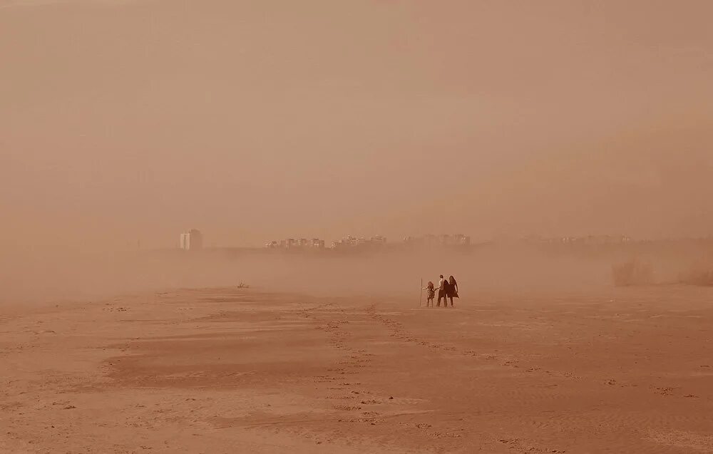 Оптическое явление в пустыне. Мираж природное явление. мираж оптическое явление. мираж атмосферное явление. мираж в пустыне явление.