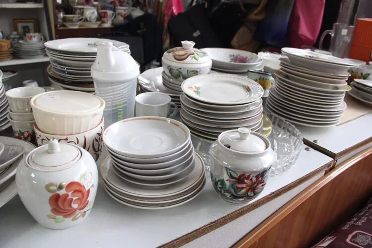 Металлическая посуда. Магазин посуды в ссср. Советская посуда. Фото 4 октября день сдачи посуды. Рынок посуда спб.