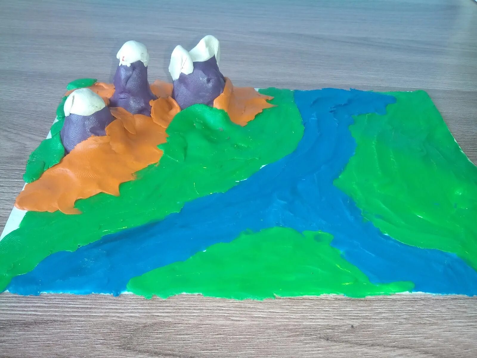 Постройки из пластилина. Город из пластилина. Макет города из пластилина. Город из пластилина. Художник алексей микулин пластилин.