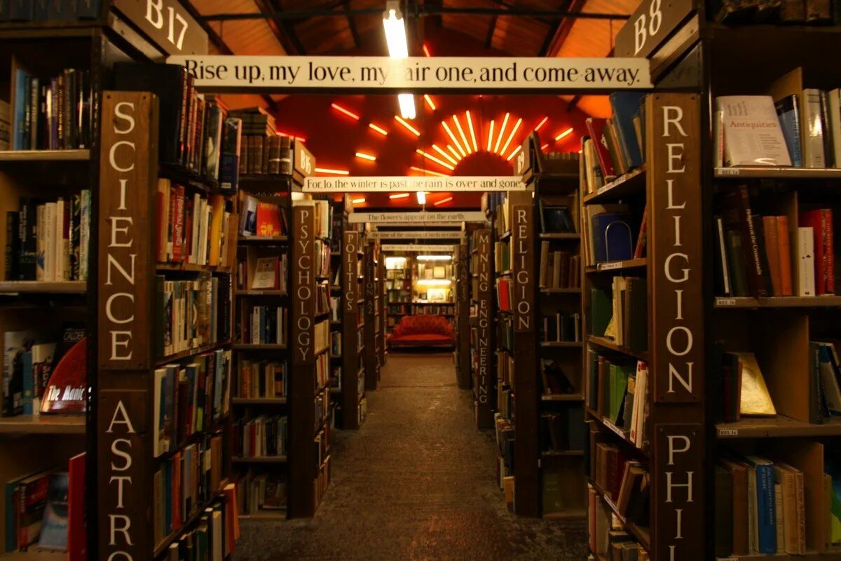 Barter books, Алник, Великобритания. Уютный книжный магазин. Книжные магазины в Европе. Уютный книжный магазинчик. Книжные магазины западный
