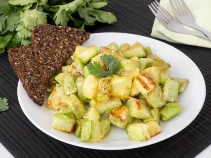 Кабачки кубиками на сковороде вкусно
