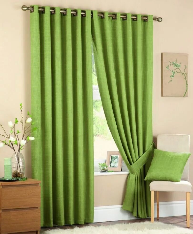 Зеленая шторка. Шторы зеленые. Спальня с зелеными шторами. Салатовые шторы. Шторы в зеленых тонах.